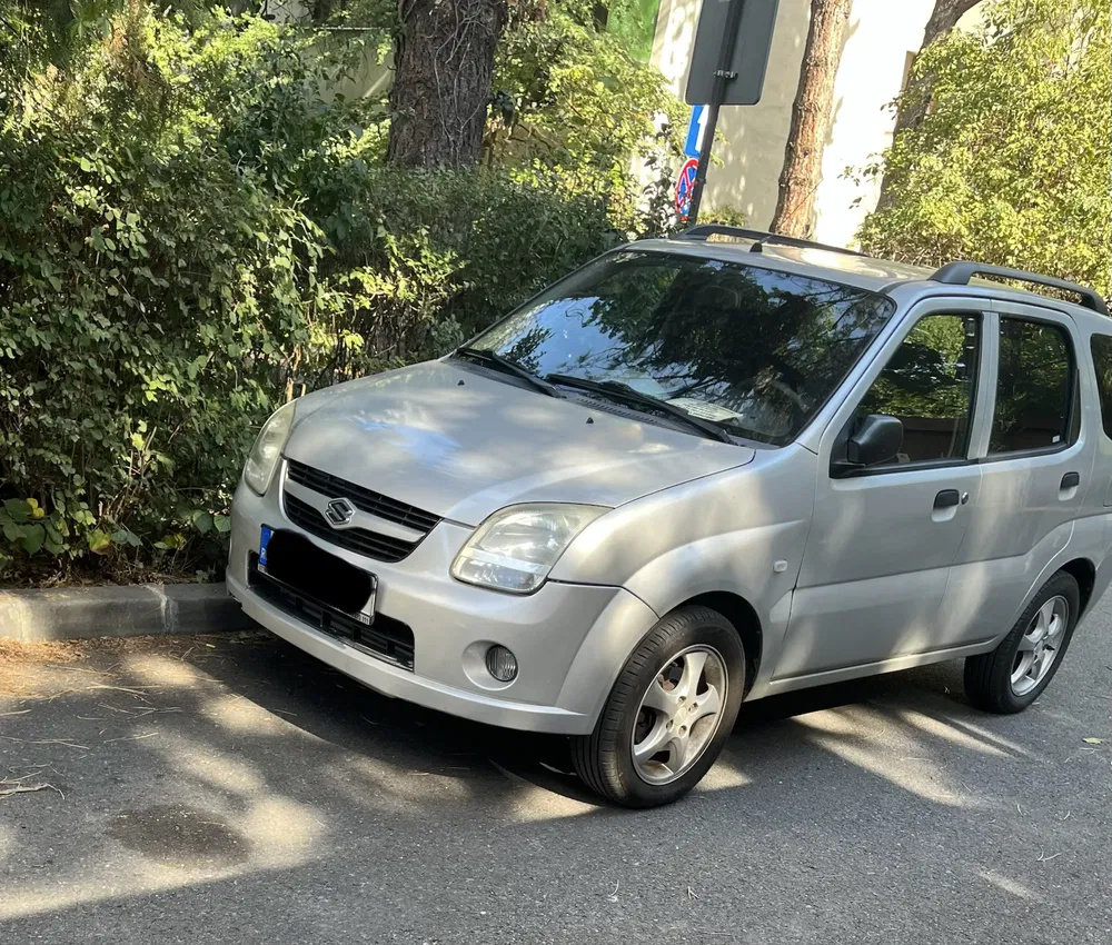 Fotografie: 2004 Suzuki Ignis