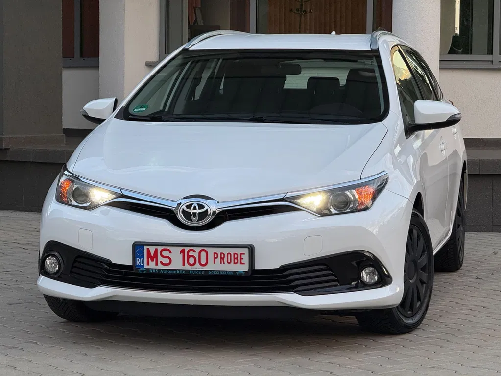 Fotografie: 2016 Toyota Auris