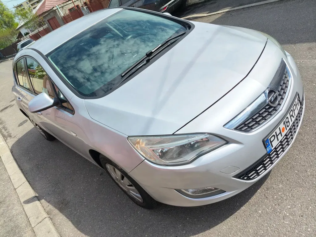 Fotografie: 2010 Opel Astra