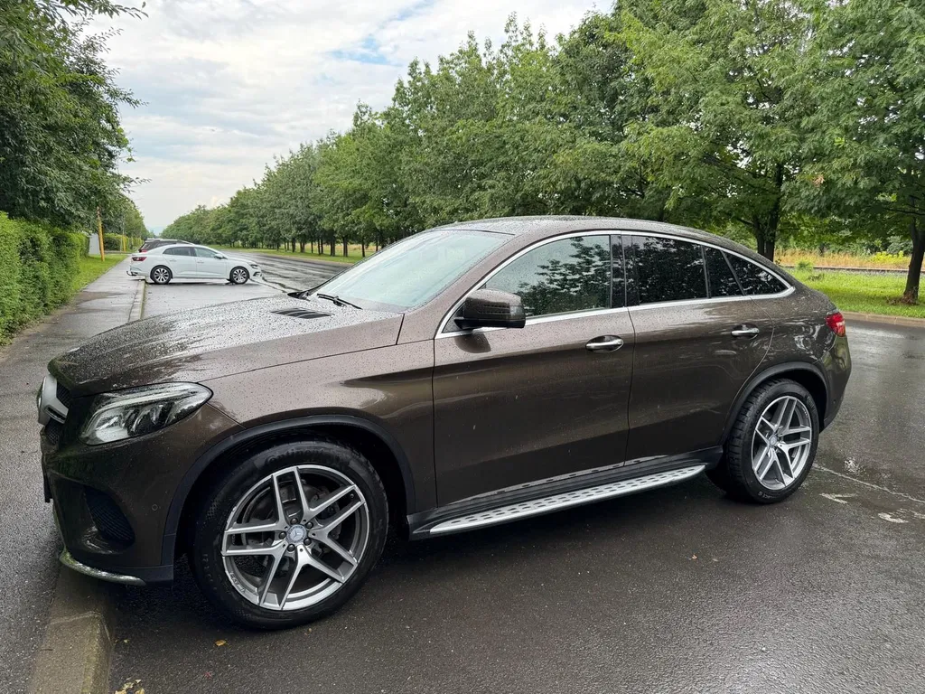 Fotografie: 2016 Mercedes-Benz GLE