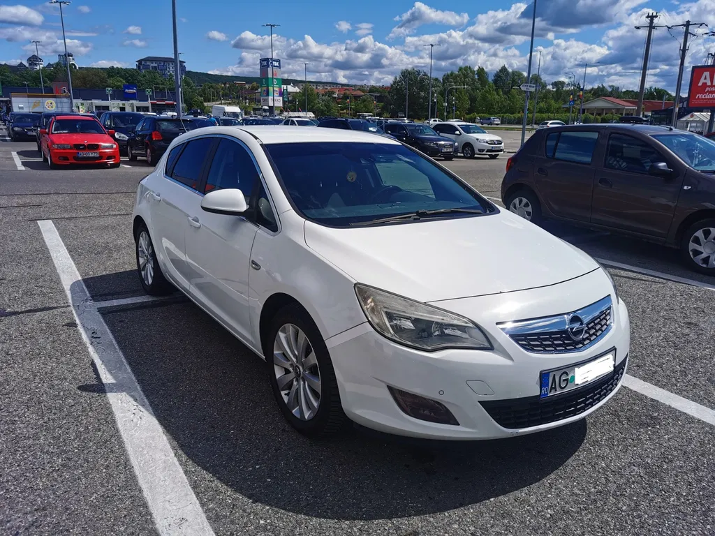 Fotografie: 2010 Opel Astra