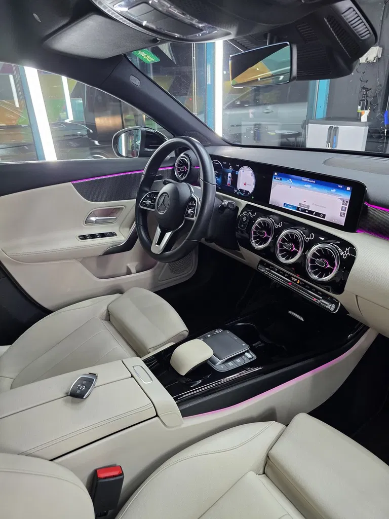 Fotografie: 2021 Mercedes-Benz A 180