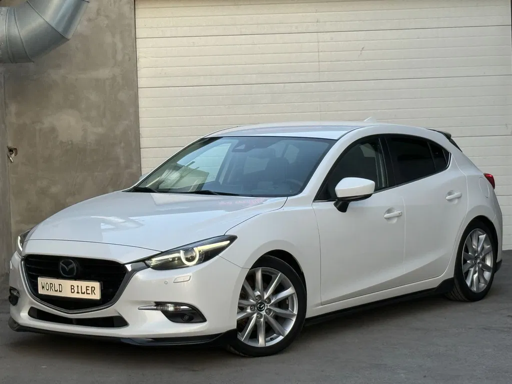Fotografie: 2017 Mazda 3