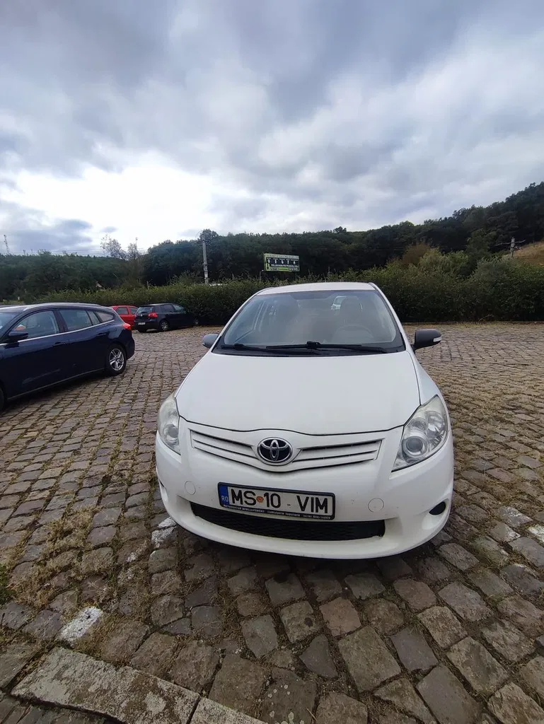 Fotografie: 2012 Toyota Auris