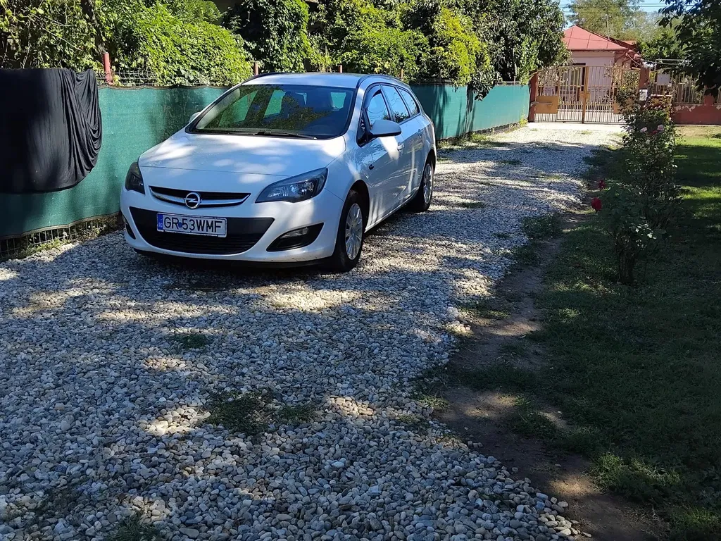 Fotografie: 2014 Opel Astra