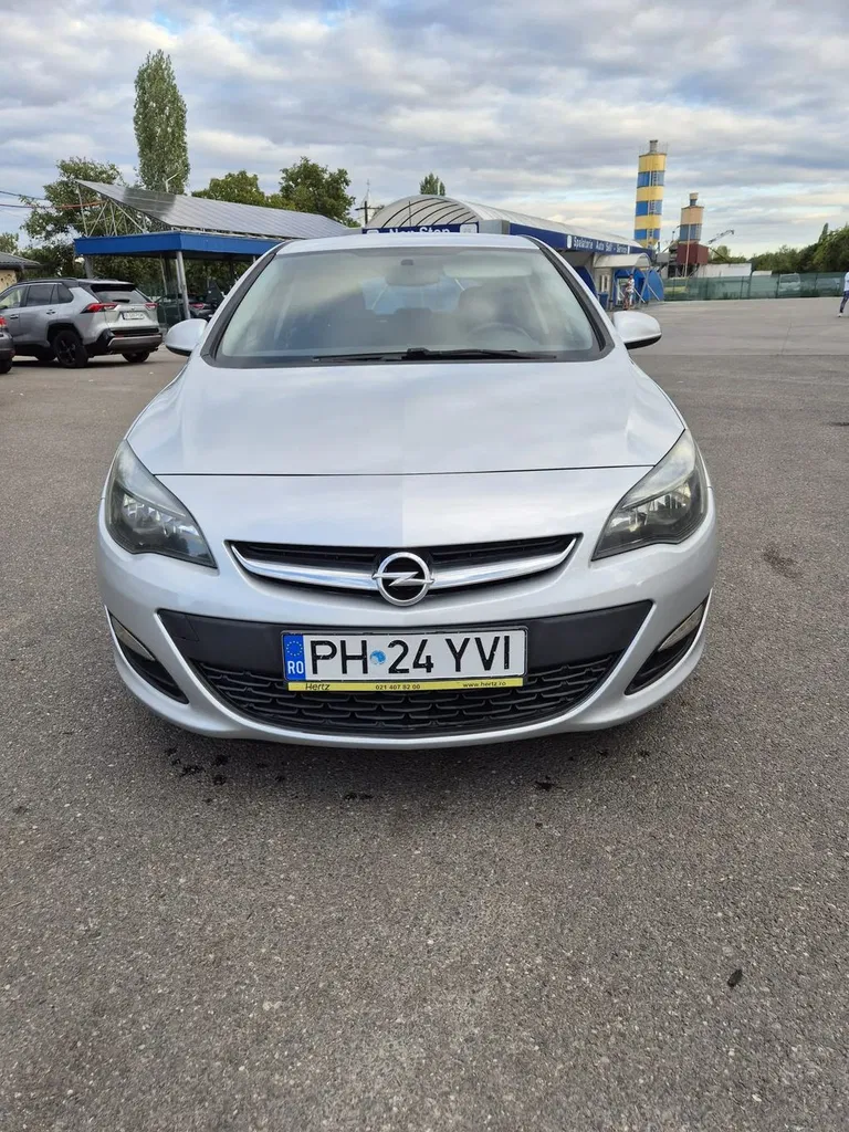 Fotografie: 2014 Opel Astra