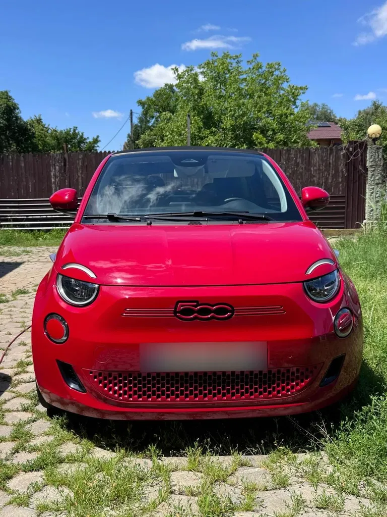 Fotografie: 2023 Fiat 500E