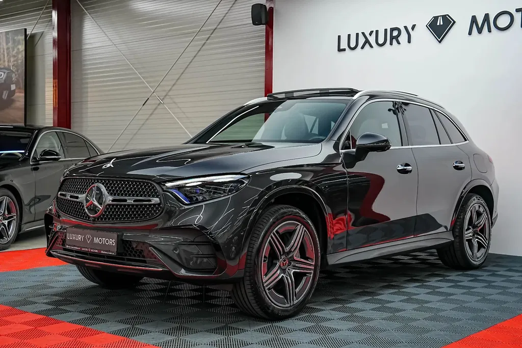 Fotografie: 2023 Mercedes-Benz GLC