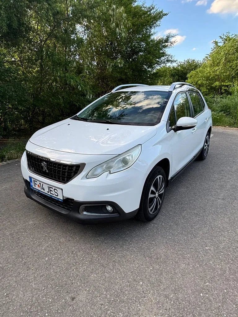 Fotografie: 2017 Peugeot 2008