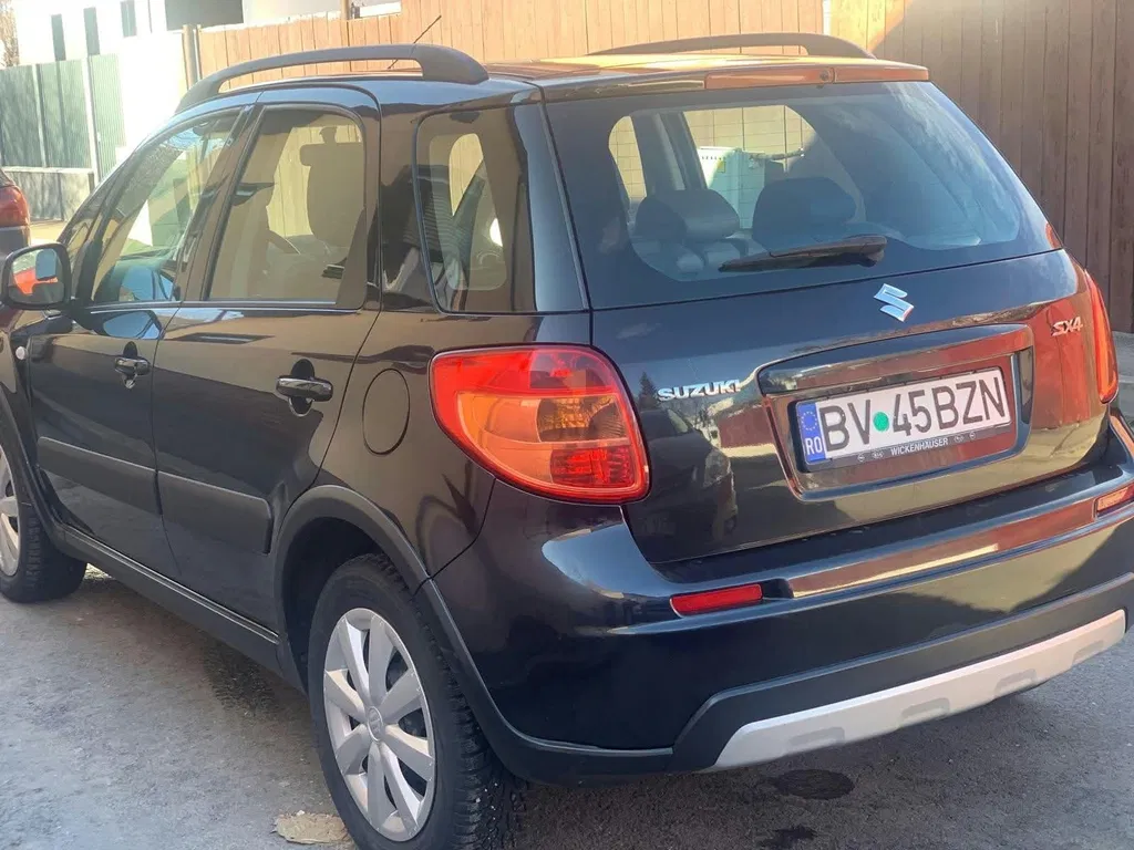Fotografie: 2013 Suzuki SX4