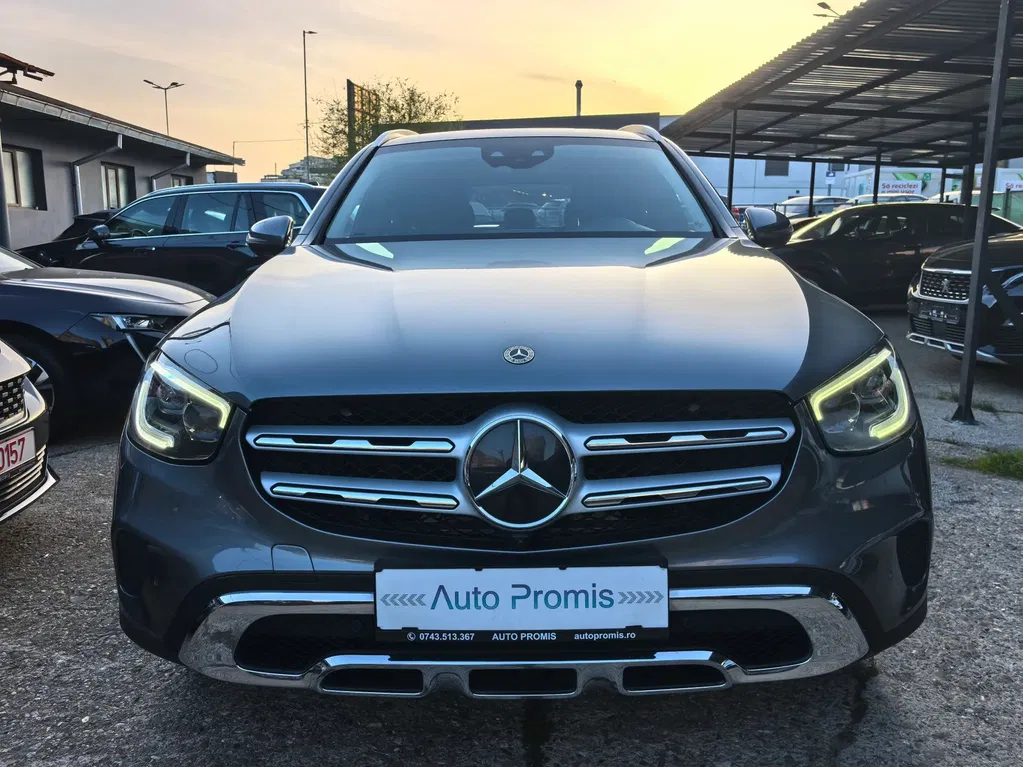 Fotografie: 2021 Mercedes-Benz GLC