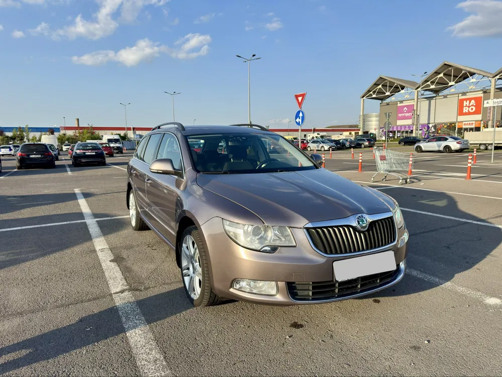 Fotografie: 2011 Skoda Superb