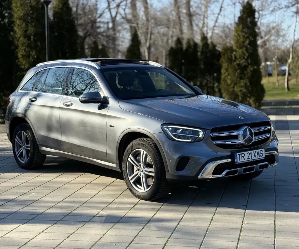 Fotografie: 2021 Mercedes-Benz GLC
