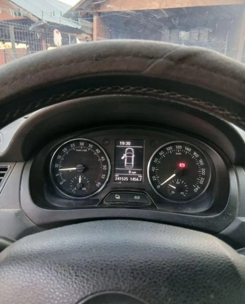 Fotografie: 2013 Skoda RAPID