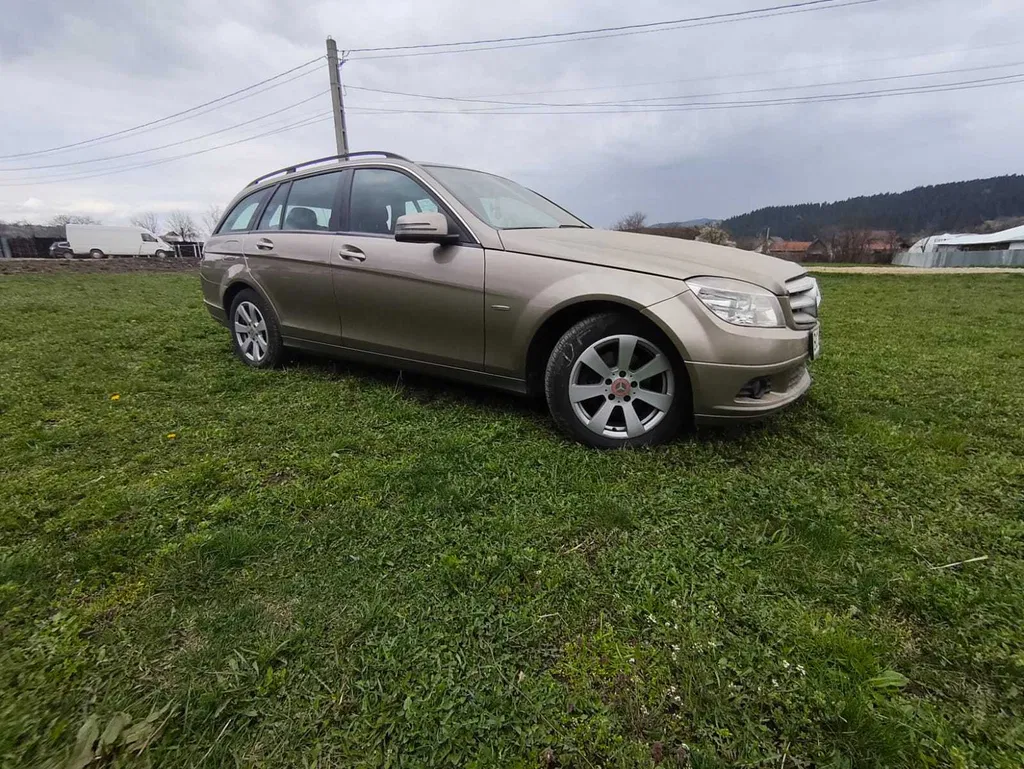Fotografie: 2010 Mercedes-Benz C