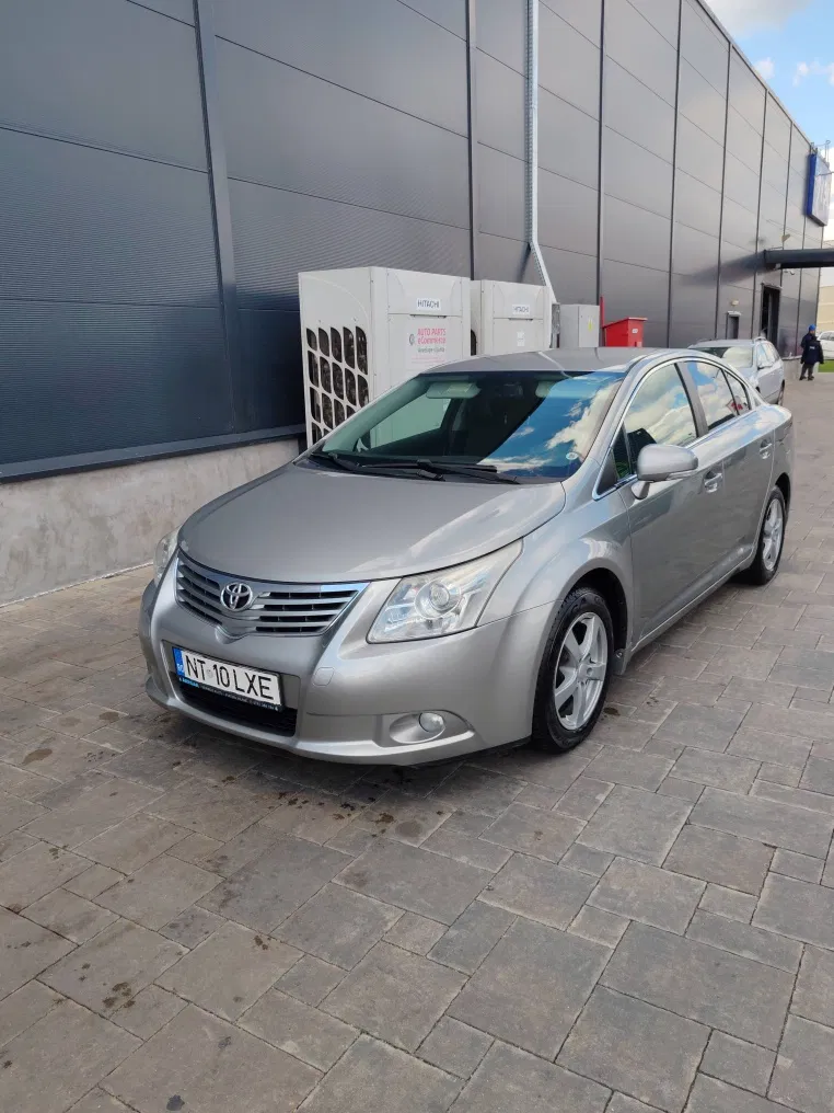 Fotografie: 2010 Toyota Avensis
