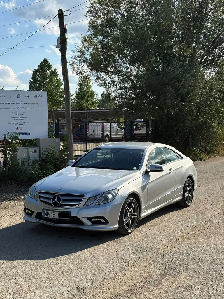 Fotografie: 2010 Mercedes-Benz E Class