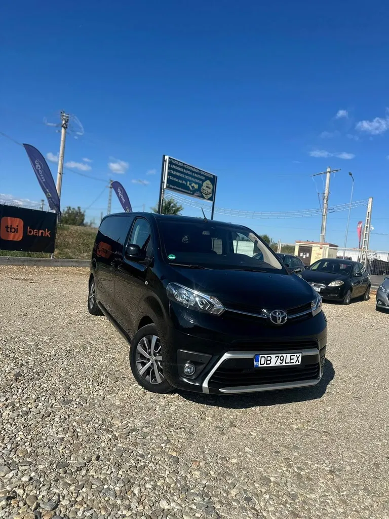 Fotografie: 2021 Toyota Proace
