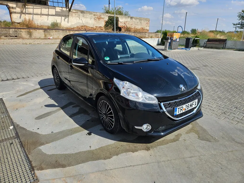 Fotografie: 2012 Peugeot 208