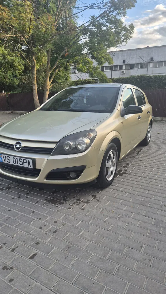 Fotografie: 2004 Opel Astra
