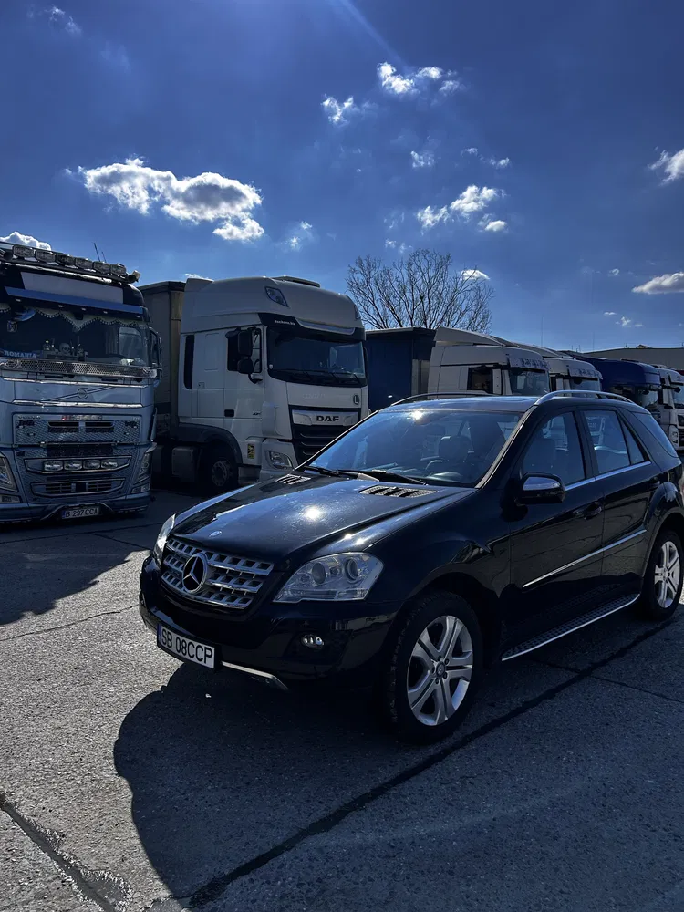 Fotografie: 2010 Mercedes-Benz ML