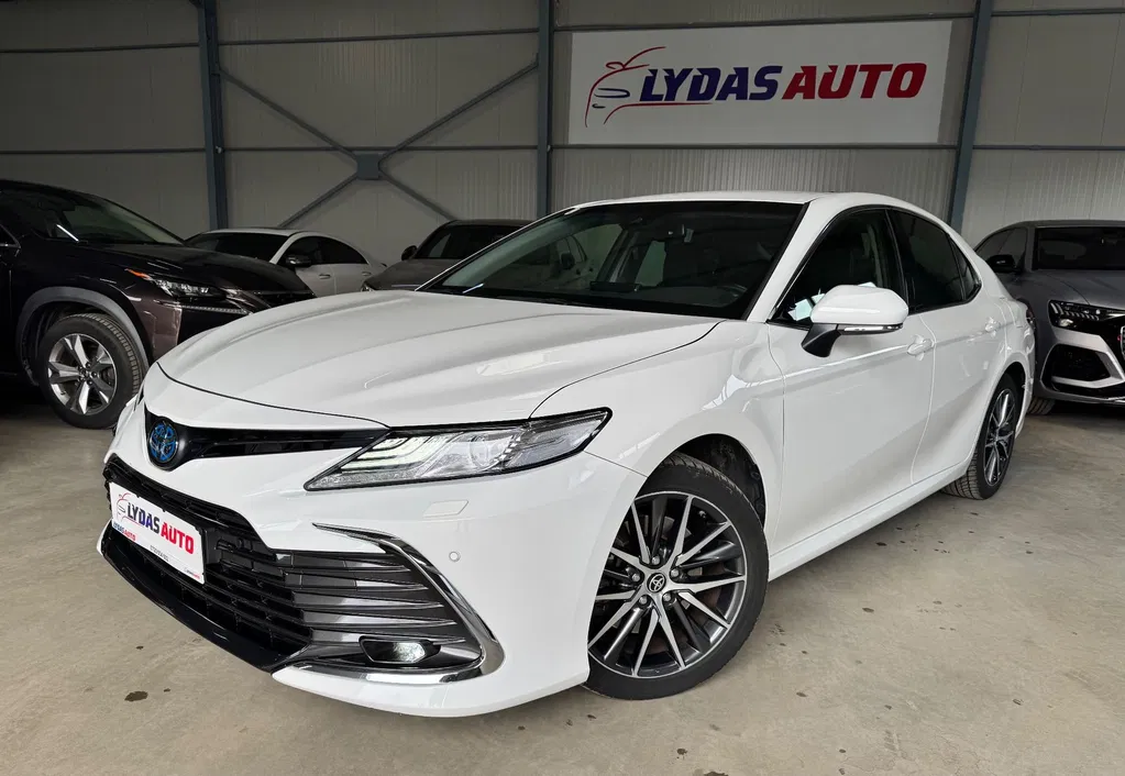 Fotografie: 2023 Toyota Camry