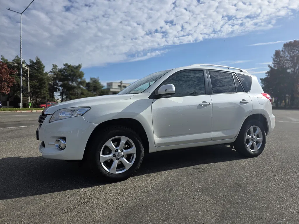 Fotografie: 2010 Toyota RAV-4