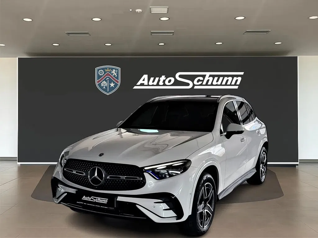 Fotografie: 2025 Mercedes-Benz GLC