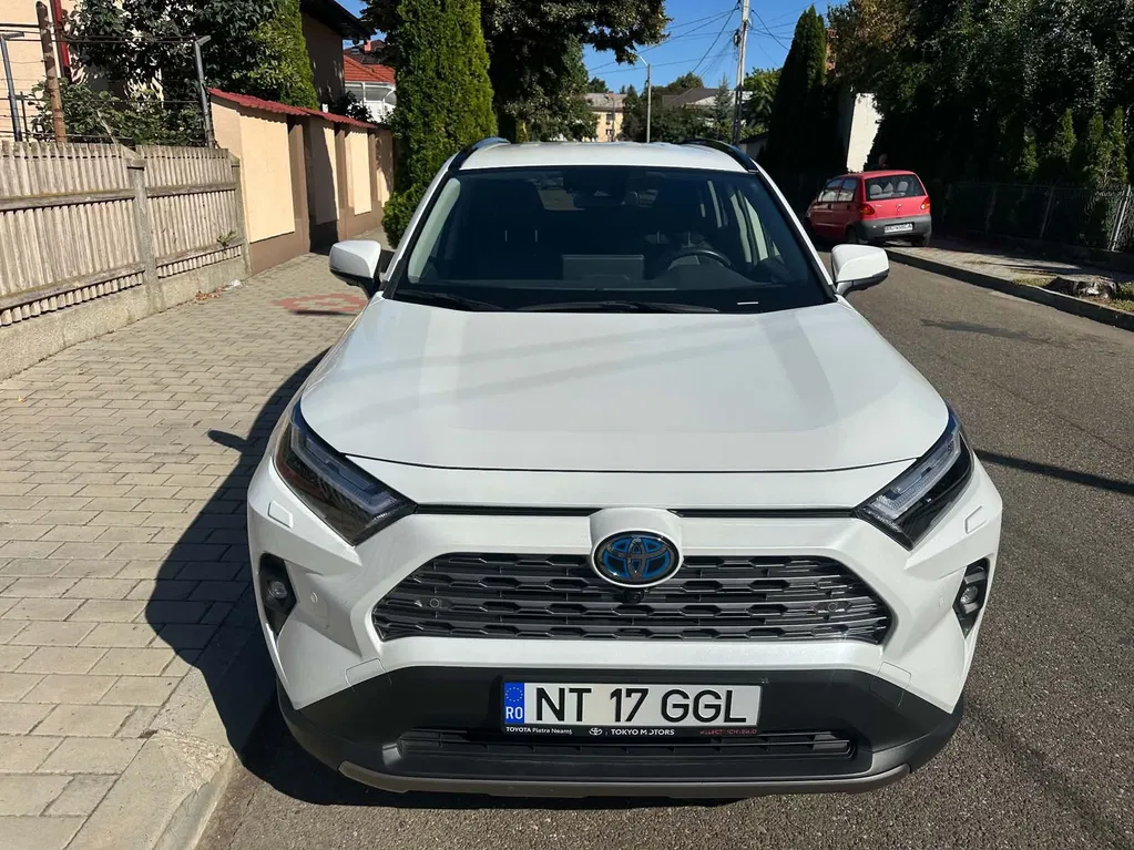 Fotografie: 2023 Toyota RAV-4