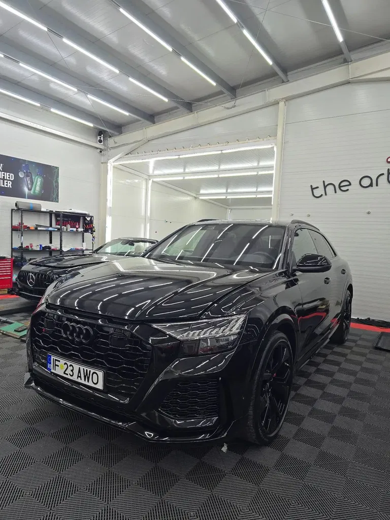 Fotografie: 2022 Audi RS Q8