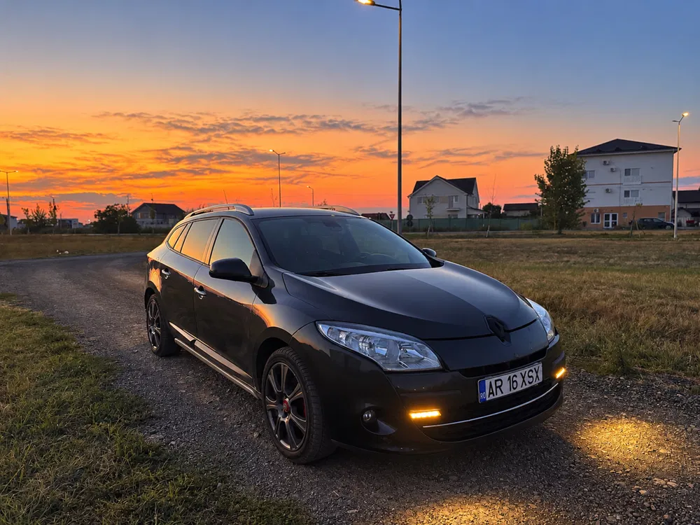 Fotografie: 2010 Renault Megane
