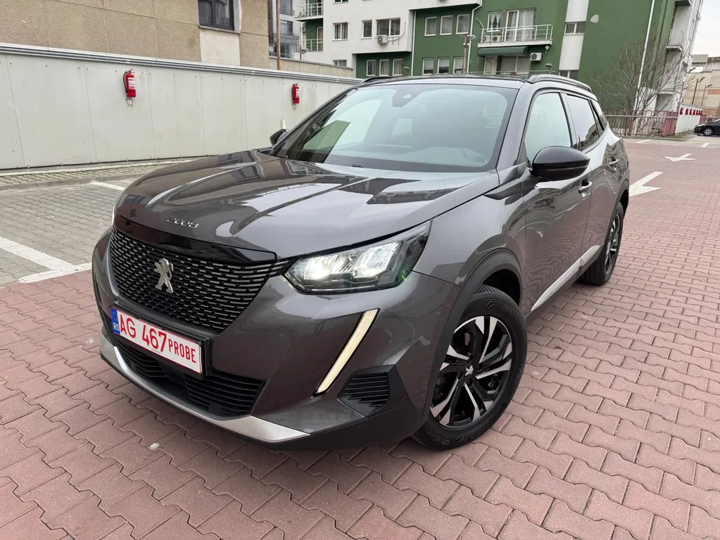 Fotografie: 2023 Peugeot 2008