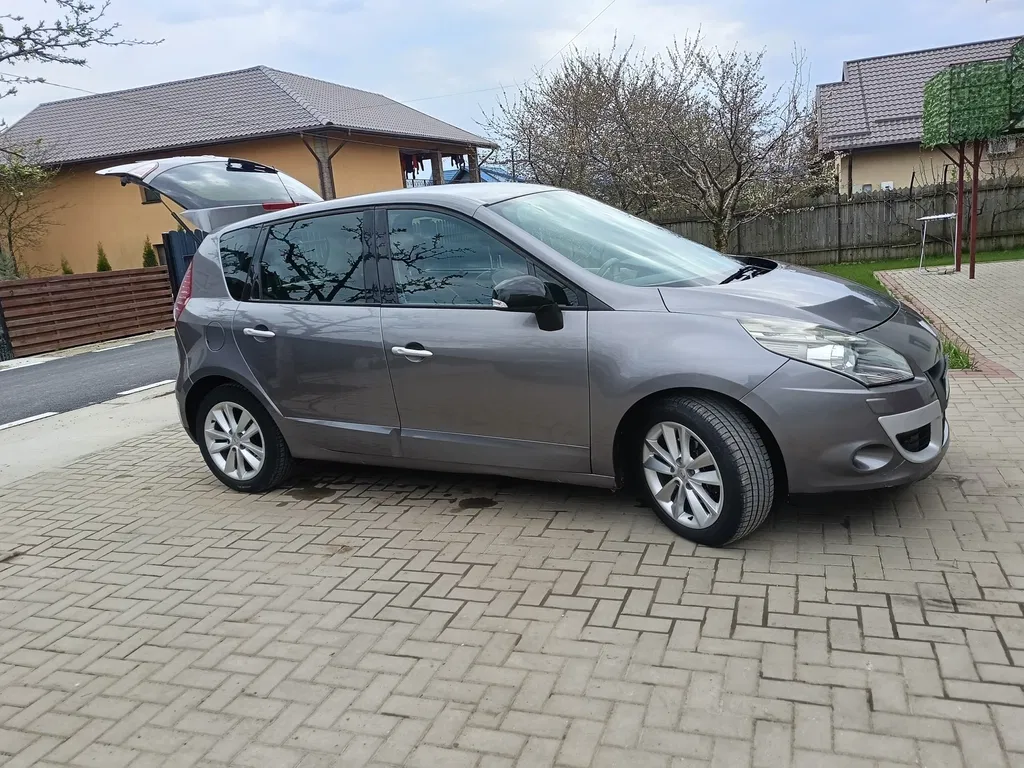 Fotografie: 2011 Renault Scenic