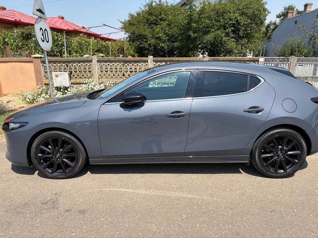 Fotografie: 2024 Mazda 3