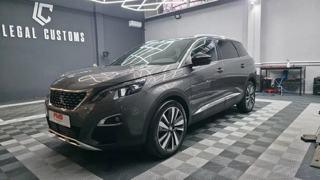 Fotografie: 2020 Peugeot 5008