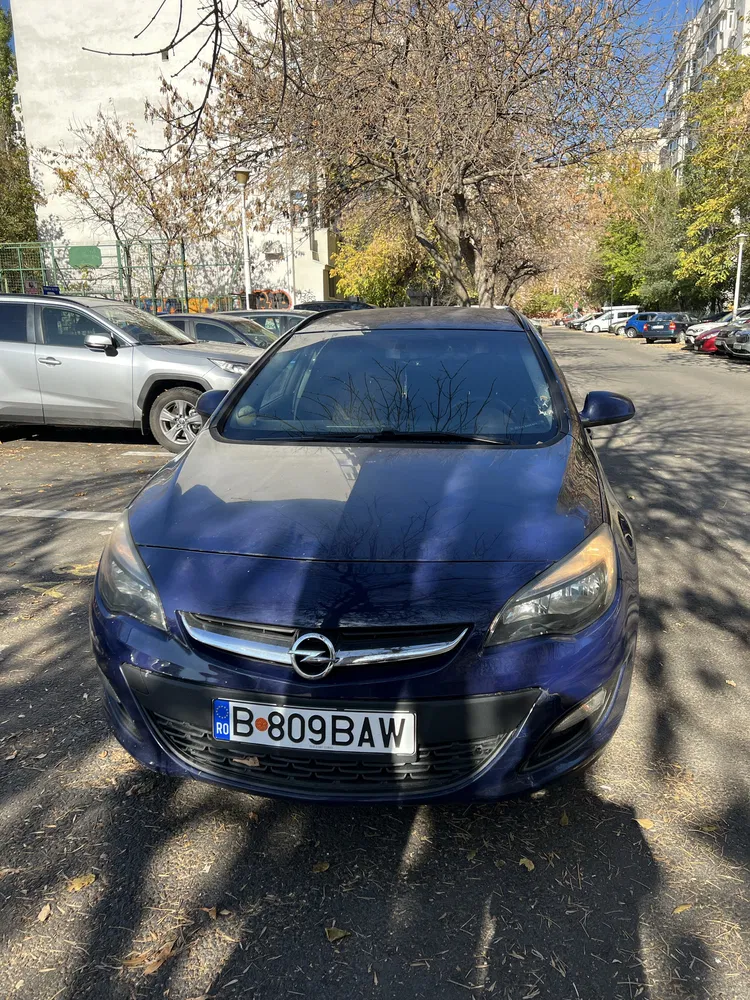 Fotografie: 2013 Opel Astra