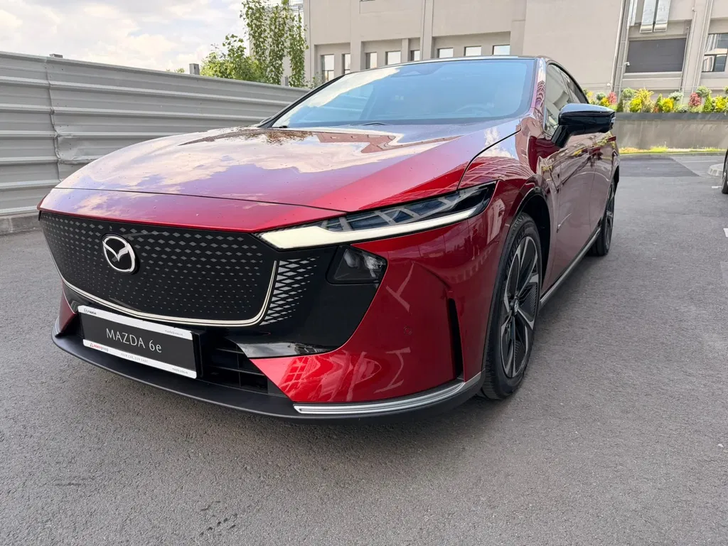 Fotografie: 2025 Mazda 6e