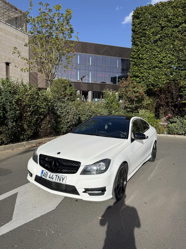 Fotografie: 2012 Mercedes-Benz C