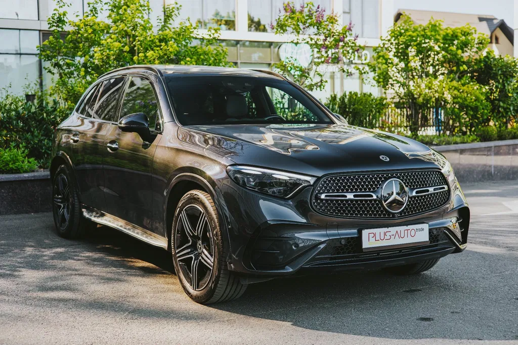 Fotografie: 2023 Mercedes-Benz GLC
