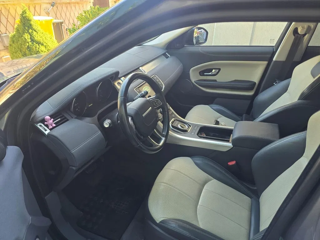 Fotografie: 2016 Land Rover Range Rover Evoque