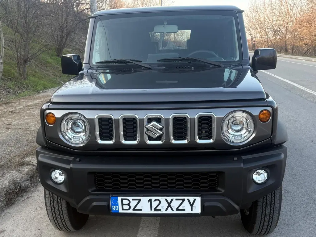 Fotografie: 2025 Suzuki Jimny