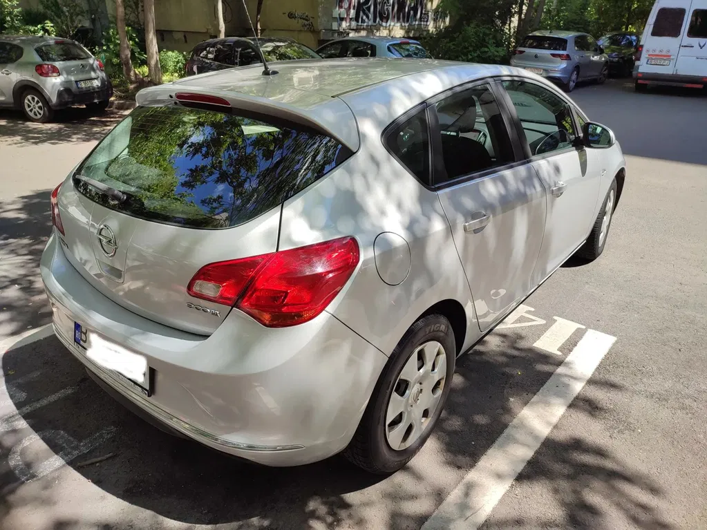 Fotografie: 2014 Opel Astra