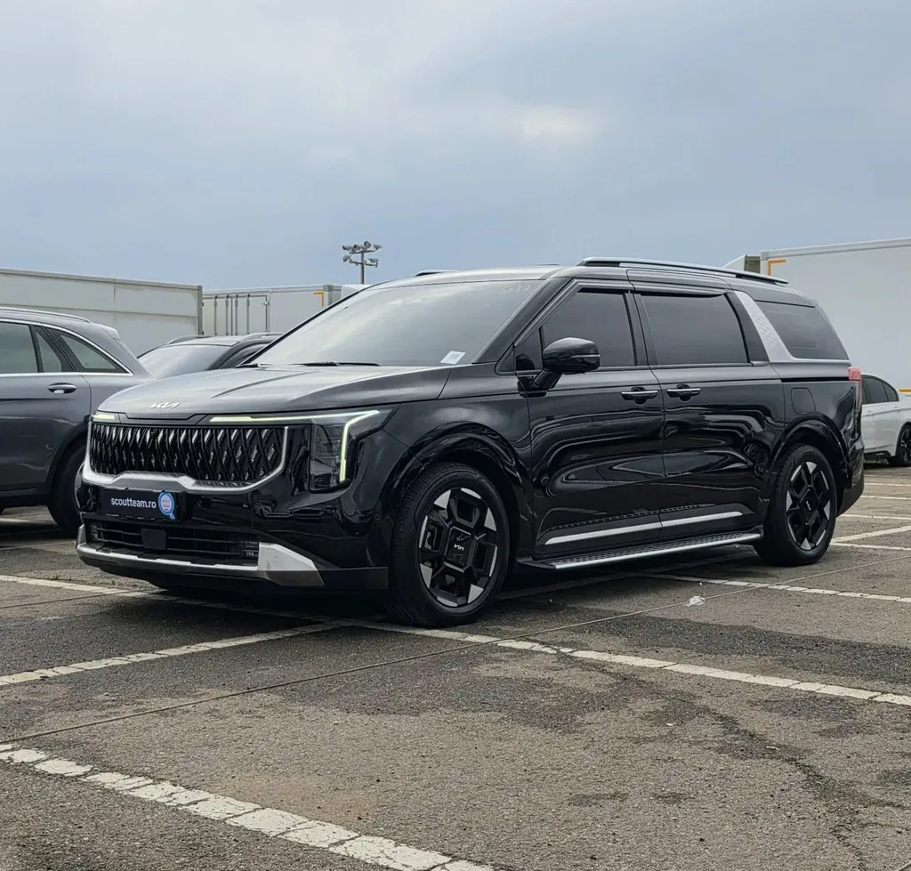 Fotografie: 2024 Kia Carnival