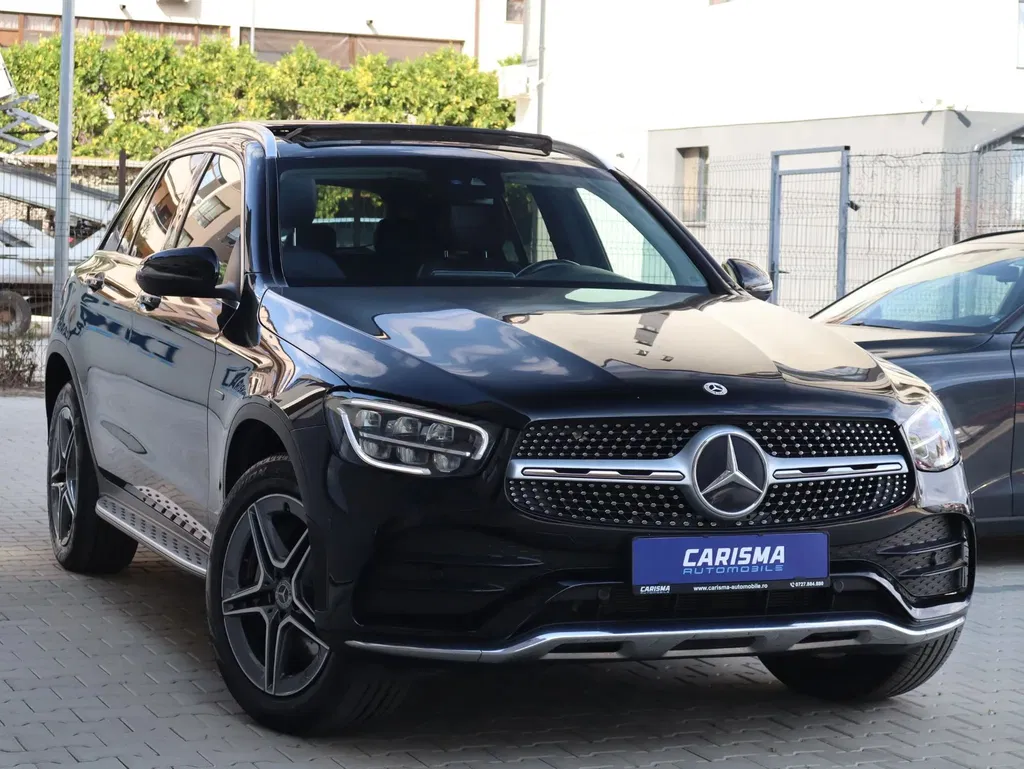 Fotografie: 2021 Mercedes-Benz GLC