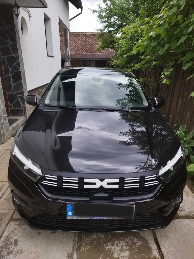 Fotografie: 2023 Dacia Logan