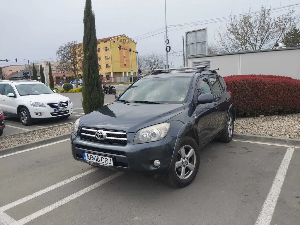 Fotografie: 2006 Toyota RAV-4