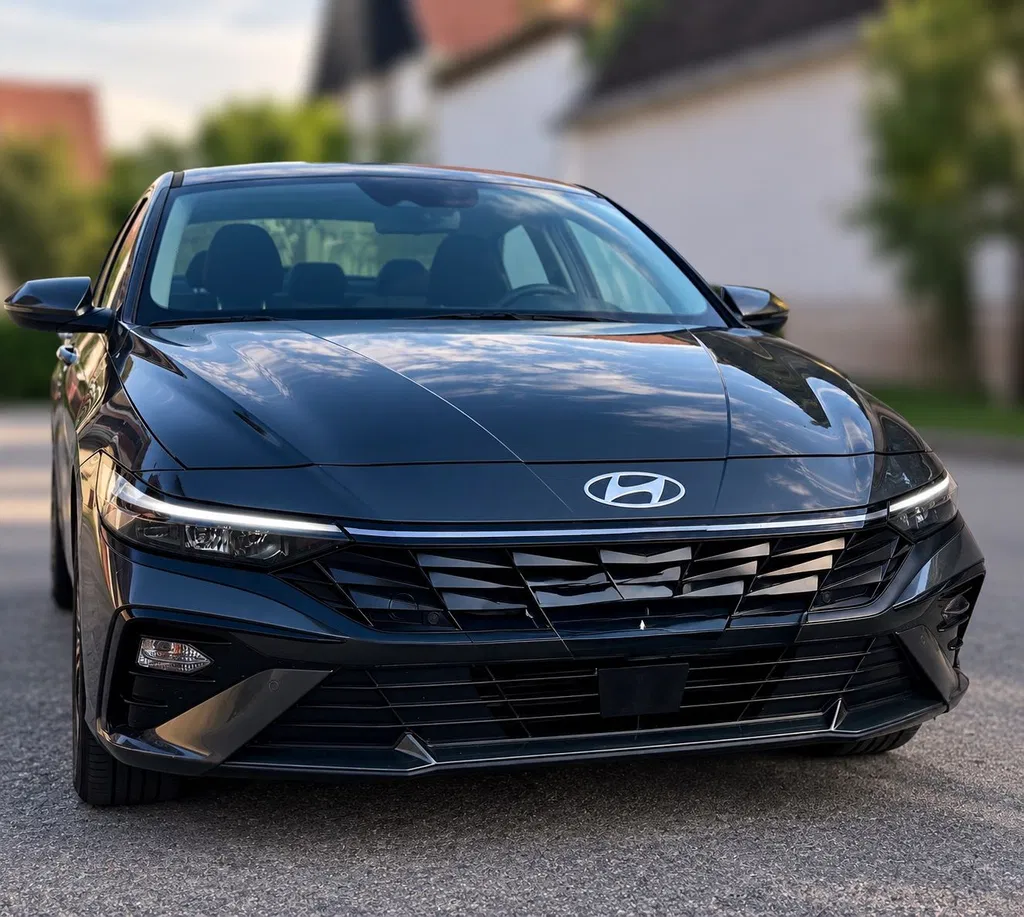 Fotografie: 2024 Hyundai Elantra