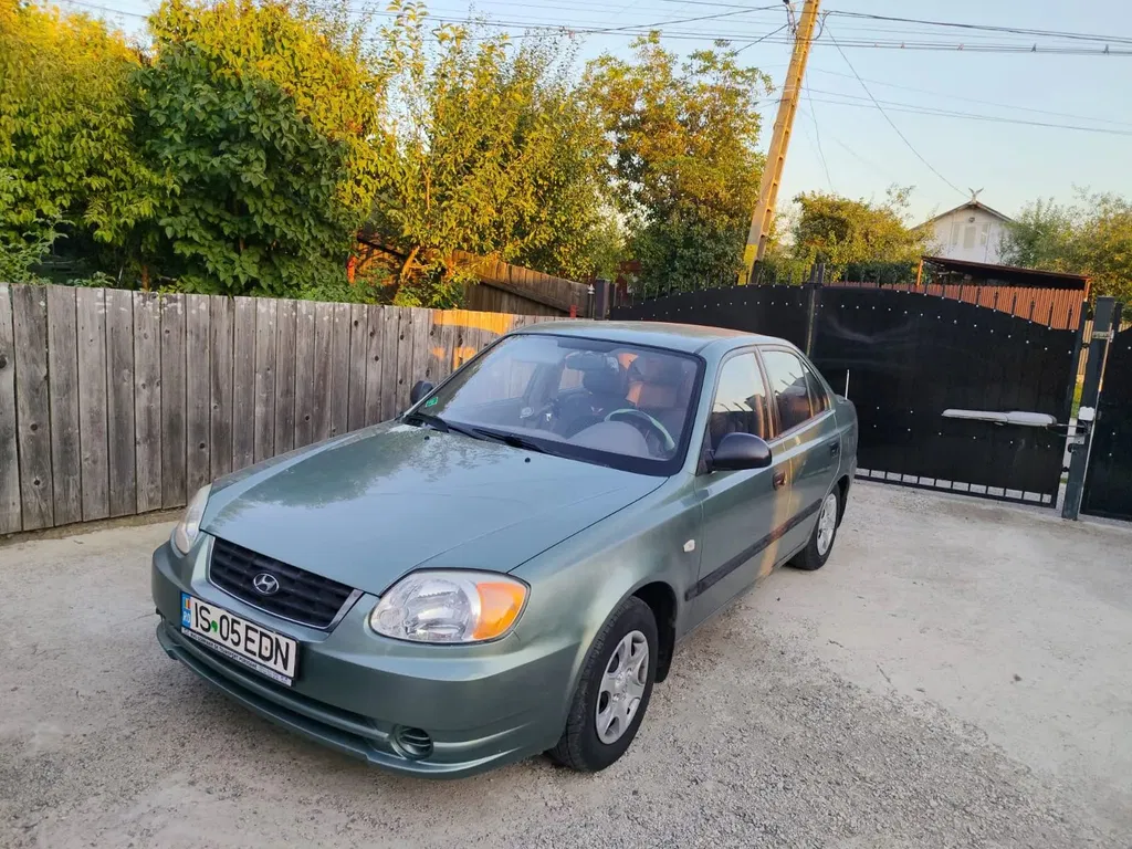 Fotografie: 2003 Hyundai Accent