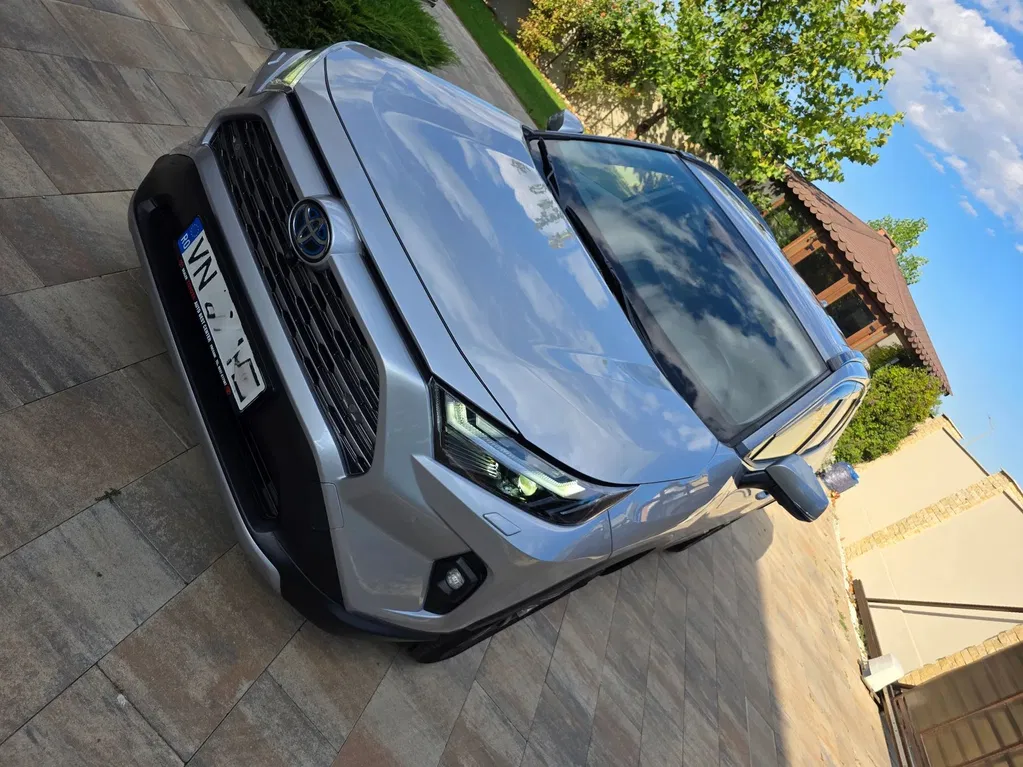 Fotografie: 2022 Toyota RAV-4