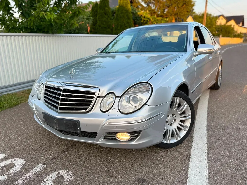 Fotografie: 2008 Mercedes-Benz E Class